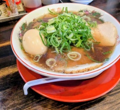 ｢とら家｣の『味玉ラーメン（並）』など（茨木市中総持寺町）【たかつーグルメ】