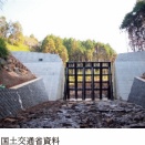 シリーズ・土と水と構造の力学【第1回】橋を落とす水中の暗殺者「洗掘」と、川のバランスを橋を守る知恵