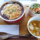 徳島県のアウトドアスポット塩塚高原の麓で味わうジビエ（シカ）焼きカレーとたこ焼き