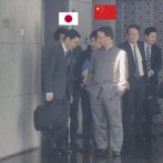 日中局長級協議の写真、中国側の局長がチンピラにしか見えないと話題に（笑）　海外の反応。
