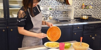 同棲中なんだけど彼氏があまりに何もしない。料理を手伝わせようと思ったけど皮だけ剥いたらテレビを見始めた。