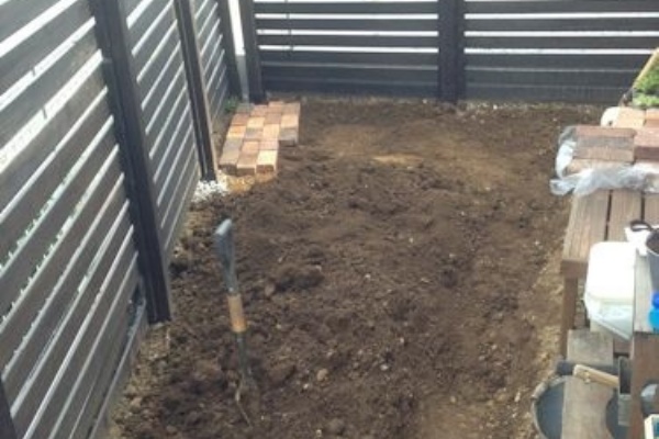 お庭づくりのキロクその 土壌改良 芝を張る Chairs And インテリアコーディネーター的ｄｉｙと暮らしのブログ Powered By ライブドアブログ