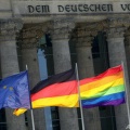 ドイツ　1年に1回だけ　医者の診断なしに　性別変更できるように　LGBTQ新法
