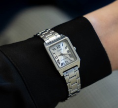 【CASIO Collection】”高見え”間違いなしのクラシックな角形ケース「LTP-B150」に新作が登場！上品なフェイスカラー、ローマ数字のインデックスが大人の女性を演出。