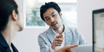 子供の頃から臭覚が敏感で特に男子の体臭とかで吐いた経験有。ところが…ある50代の男性上司(既婚)の体臭が好き過ぎておかしくなりそう