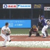 【悲報】中日・大野奨太さん、阪神・石崎から頭部に死球を受けて途中交代…