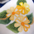 愛らしい黄色で