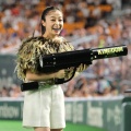 女優・橋本環奈、プロ野球中継での“ガハハ笑い”に「うるさすぎ」　一部視聴者の不満…　“豪快キャラ”に分かれる評価