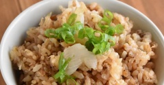 新玉ねぎとツナ缶の塩昆布炊き込みご飯