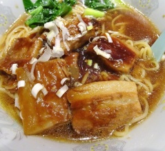 ■神田の「嘉徳園」で、デカ盛り豚角煮ラーメン！