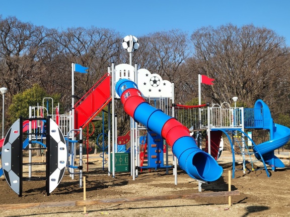 【西町の工事】西町公園にFC東京カラーの遊具が爆誕の模様！練習場の移転へ機運高まる