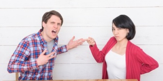 うちの嫁は他愛ない日常会話においてもおれの意見（意見というか何気なく感じての発言程度）を否定して自分の正当性を主張してくるんだが…