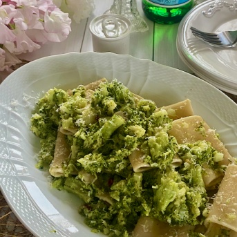 歯ごたえなんて言わないで！クタクタにするからおいしい〜ブロッコリーのパッケリ