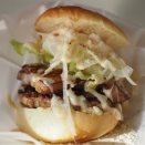 愛知県一宮市｜ザルーモァバーガー (The Rumour Burger)の「デミグラスベーコンチーズバーガー」