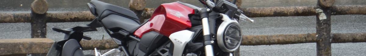 Cb250rのメーターに貼る保護フィルム 足したら6気筒