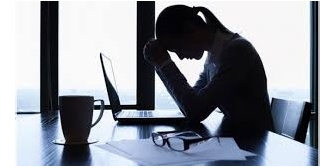 【ゾッとする話】友人が上司をセクハラパワハラで退職後に訴えたら、友人に悪いことが続いた…