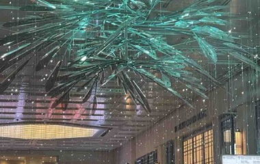 『町やテレビからクリスマスが消えている！！ 『2023 大阪梅田ツインタワーズ・ノース 南北コンコース クリスマス・イルミネーション✴︎阪急うめだ本店 クリスマスウィンドウ』』の画像