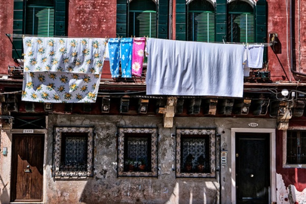 スカイバルコニーでの洗濯物干し Naelog スカイバルコニーでの洗濯物干し Naelog