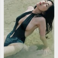 【芸能】女優・雛形あきこ　ベッドで枕を抱えた姿、下着で大胆な後ろ姿などを公開！　22年ぶり写真集タイトルも決定  [冬月記者★]