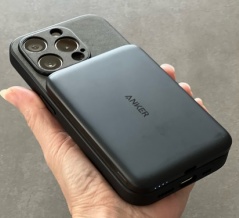 大満足のiPhoneケース＆携帯しやすいモバイルバッテリー