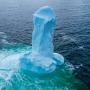 世にも奇妙な形をした『そり立つ氷山』が発見され世界中から注目される…完成度たけーなオイ