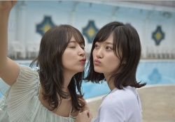衛藤美彩が山下美月にキス！？www みさ先輩メンバーへのキス多いw 【乃木坂46】