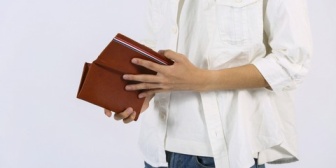 嫁さんの財布おいてあったからなんとなくレシートとか見てたら、友達の誕生日でお店で外食するっていってたはずの日時にコンビニで酒とツマミを買ってたんだが…