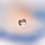助けてくれ！！！！今さっきいきなり足に水滴が落ちてきたんだが