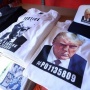 トランプ元大統領が逮捕時の写真をグッズ化！⇒10億円の売上にｗｗｗｗｗ