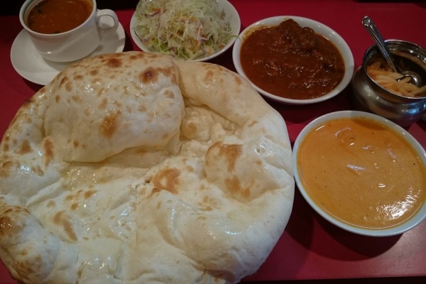 りしのカレーとお酒と美味しい物の本棚 美浜区