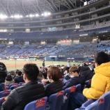 『「隣の席に人がいる」新たなシーズンの始まり』の画像