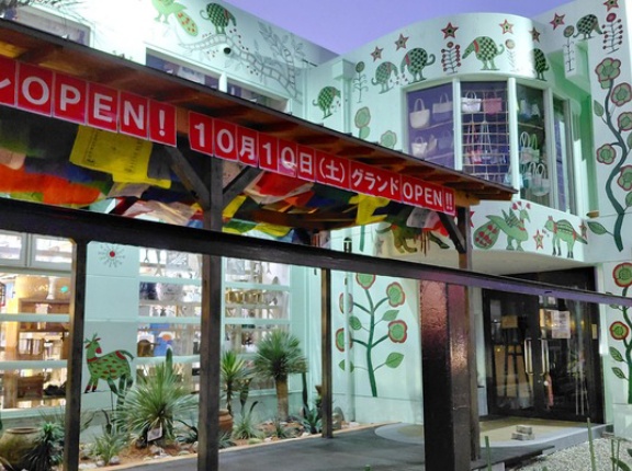 「マライカBAZAAR 小牧店」が10/9(金)プレオープン、10/10(土)グランドオープン。カフェ併設の異国風雑貨屋（小牧市横内）