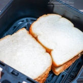 ボリューム満点！食パンハンバーガー