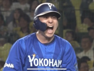 【絶望】DeNA佐野恵太さん、2日連続で敗戦の元凶になってしまう……「マジで今年で…」「擁護不可」