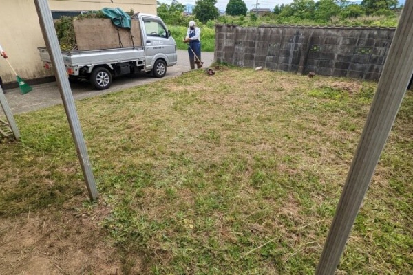 防草シートとブロック塀の解体 柏崎便利屋さぽーと スタッフブログ