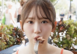 【速報】藤嶌果歩さん、お胸の羊が登頂を始めてしまうwwww