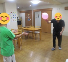 風船バレーで体を動かしました☺＜グループホームはーとあーす世田谷＞