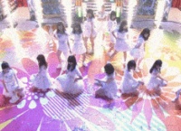 【GIF】新曲披露が終わった途端、お辞儀しながら後ろに下がっていく島崎遥香くそワロタwww【オールスター感謝祭】