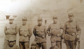 元軍人のひいじいちゃんが満州に出征してた頃と思われる写真が出てきた