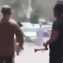 仕掛ける相手を間違えたな。見知らぬ通行人へのドッキリで制裁を食らう。海外の反応