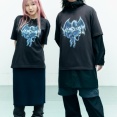 タトゥー完全防備のYOASOBI・Ayase、ユニクロコラボTシャツのスタイリングに違和感
