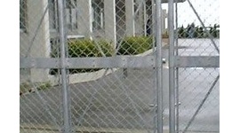 【沖縄】海上保安部の出入り口が南京錠で封鎖される → 沖縄メディア「報道しない自由発動!」