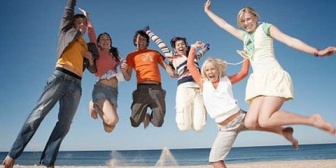 彼氏から月一で男女混合の旅行に行くことに文句を言われた。彼も行ってるし、お互い楽しめる趣味は尊重しあって束縛しないようにしようって約束したのに！