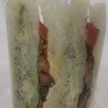 スモークチキンとトマトバジルサンド