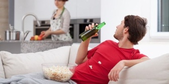 彼氏が捻挫したので手伝いに行ったら椅子に踏ん反り返って食事作り、入浴介助、洗濯、掃除、ペットの世話すべて指示してきた