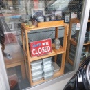 「朝日堂」店舗跡にて。