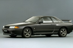 「1990年代の国産スポーツカー」人気ランキング！2位「マツダ　RX-7」、1位は「GTR」