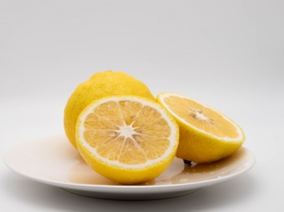 【愕然】友達「あ、オレ柑橘系アレルギーだから揚げ物にレモンかけないで」　俺「まじかｗ体よえーなｗ」　⇒　結果！