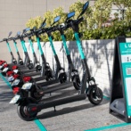 【悲報】「LUUPで一瞬歩道に避けたら、警察に高圧的な態度で責められた。なんでこんなに言われなきゃいけないの？」→LUUPユーザー仕草だとボコボコに叩かれる