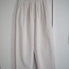 色違いで欲しい！アラフィフのキニナル体型をカモフラージュしつつ、程よく綺麗に履ける楽ちんパンツ！